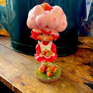 Strawberry shortcake bobble head